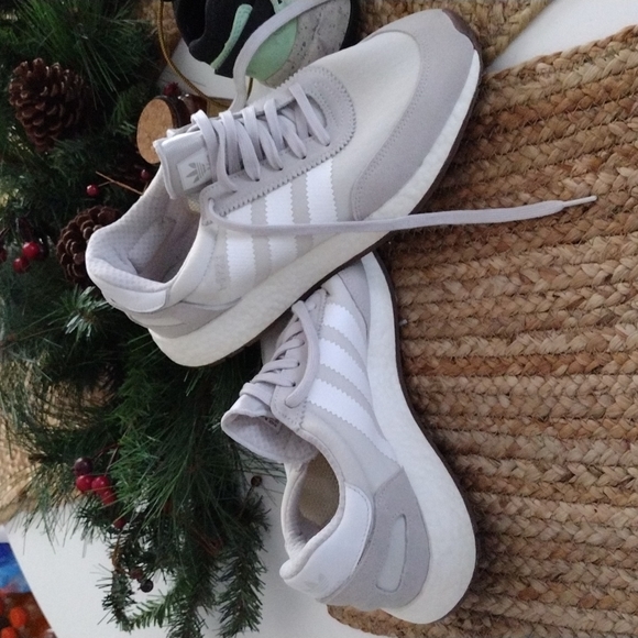 Sneakers - Picture 1 of 4